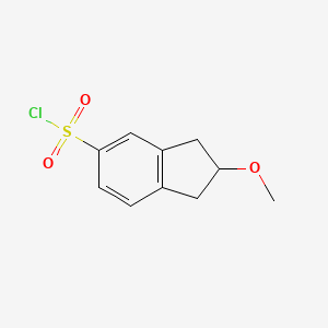 molecular formula C10H11ClO3S B1447085 2-甲氧基-2,3-二氢-1H-茚满-5-磺酰氯 CAS No. 1566745-97-8