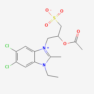 1H-Benzimidazolium, 1-(2-(acetyloxy)-3-sulfopropyl)-5,6-dichloro-3-ethyl-2-methyl-, inner salt