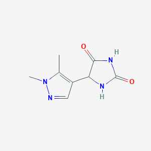 molecular formula C8H10N4O2 B1448369 5-(1,5-dimethyl-1H-pyrazol-4-yl)imidazolidine-2,4-dione CAS No. 1517549-87-9