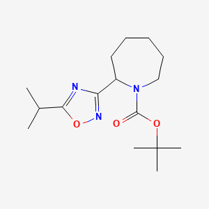 molecular formula C16H27N3O3 B1448412 叔丁基 2-[5-(丙-2-基)-1,2,4-恶二唑-3-基]氮杂环己烷-1-羧酸酯 CAS No. 1461709-28-3