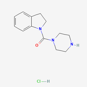 molecular formula C13H18ClN3O B1448869 1-(哌嗪-1-羰基)-2,3-二氢吲哚盐酸盐 CAS No. 2034076-78-1