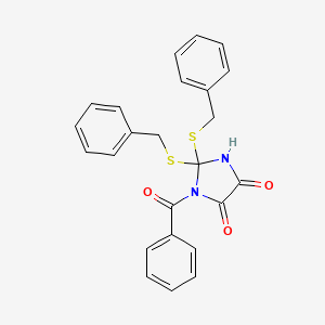 1-Benzoyl-2,2-bis(benzylsulfanyl)imidazolidine-4,5-dione