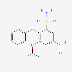 2-Benzyl-5-formyl-3-[(propan-2-yl)oxy]benzene-1-sulfonamide