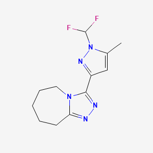 molecular formula C12H15F2N5 B1454893 3-[1-(二氟甲基)-5-甲基-1H-吡唑-3-基]-6,7,8,9-四氢-5H-[1,2,4]三唑并[4,3-a]氮杂环戊烯 CAS No. 1174830-44-4