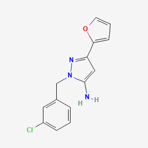 molecular formula C14H12ClN3O B1455749 1-[(3-氯苯基)甲基]-3-(呋喃-2-基)-1H-吡唑-5-胺 CAS No. 1274906-97-6