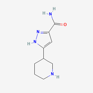 molecular formula C9H14N4O B1455977 3-(piperidin-3-yl)-1H-pyrazole-5-carboxamide CAS No. 1401561-66-7