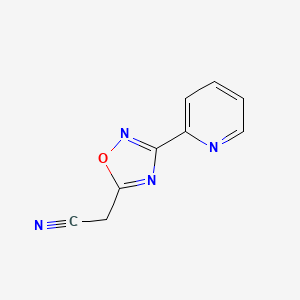 molecular formula C9H6N4O B1456029 (3-Pyridin-2-yl-1,2,4-oxadiazol-5-yl)acetonitrile CAS No. 1239757-12-0