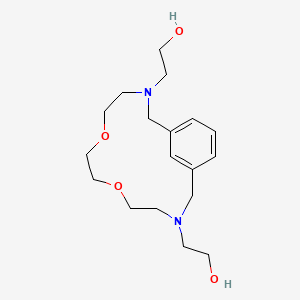 2,2'-[6,9-Dioxa-3,12-diazabicyclo[12.3.1]octadeca-1(18),14,16-triene-3,12-diyl]di(ethan-1-ol)