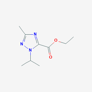 molecular formula C9H15N3O2 B1457062 1H-1,2,4-三唑-5-甲酸，3-甲基-1-(1-甲基乙基)-，乙酯 CAS No. 1282517-47-8