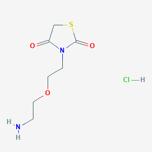 B1458002 3-(2-(2-Aminoethoxy)ethyl)thiazolidine-2,4-dione hydrochloride CAS No. 1824062-31-8