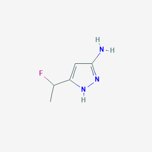 molecular formula C5H8FN3 B1458225 5-(1-氟乙基)-1H-吡唑-3-胺 CAS No. 1451391-06-2