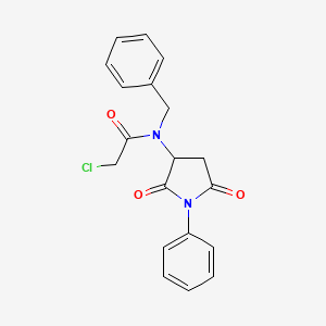 molecular formula C19H17ClN2O3 B1458598 N-苄基-2-氯-N-(2,5-二氧杂-1-苯基吡咯烷-3-基)乙酰胺 CAS No. 1858240-51-3