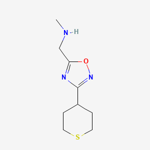 molecular formula C9H15N3OS B1458702 N-methyl-1-(3-(tetrahydro-2H-thiopyran-4-yl)-1,2,4-oxadiazol-5-yl)methanamine CAS No. 1894794-22-9