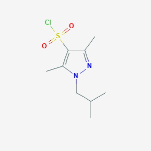 molecular formula C9H15ClN2O2S B1461324 3,5-dimethyl-1-(2-methylpropyl)-1H-pyrazole-4-sulfonyl chloride CAS No. 1156602-97-9