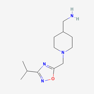 molecular formula C12H22N4O B1464874 (1-{[3-(Propan-2-yl)-1,2,4-oxadiazol-5-yl]methyl}piperidin-4-yl)methanamine CAS No. 1285679-13-1