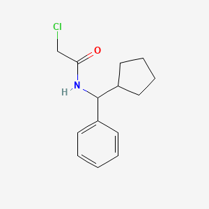 molecular formula C14H18ClNO B1465186 2-chloro-N-[cyclopentyl(phenyl)methyl]acetamide CAS No. 23459-43-0