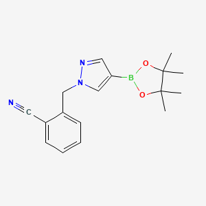 molecular formula C17H20BN3O2 B1466088 2-[4-(4,4,5,5-四甲基-[1,3,2]二氧杂硼环-2-基)-吡唑-1-基甲基]-苯甲腈 CAS No. 930596-18-2
