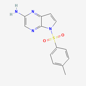 molecular formula C13H12N4O2S B1466140 5-甲苯磺酰基-5H-吡咯并[2,3-b]吡嗪-2-胺 CAS No. 1201187-46-3