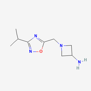 1-{[3-(Propan-2-yl)-1,2,4-oxadiazol-5-yl]methyl}azetidin-3-amine
