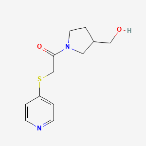 1-[3-(Hydroxymethyl)pyrrolidin-1-yl]-2-(pyridin-4-ylsulfanyl)ethan-1-one