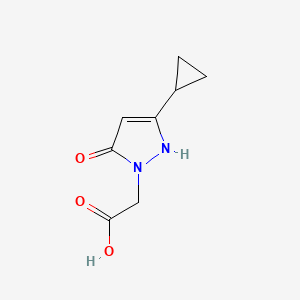 molecular formula C8H10N2O3 B1467156 2-(3-cyclopropyl-5-hydroxy-1H-pyrazol-1-yl)acetic acid CAS No. 1567012-52-5