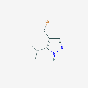 molecular formula C7H11BrN2 B1467590 4-(bromomethyl)-3-isopropyl-1H-pyrazole CAS No. 2092310-32-0