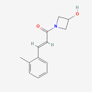 (2E)-1-(3-hydroxyazetidin-1-yl)-3-(2-methylphenyl)prop-2-en-1-one