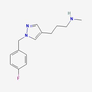 molecular formula C14H18FN3 B1468896 (3-{1-[(4-fluorophenyl)methyl]-1H-pyrazol-4-yl}propyl)(methyl)amine CAS No. 1410474-20-2