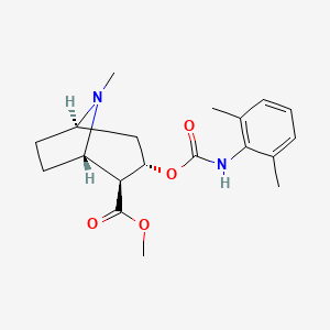 1-alpha-H,5-alpha-H-Tropane-2-alpha-carboxylic acid, 3-beta-hydroxy-, methyl ester, 2,6-dimethylcarbanilate (ester)