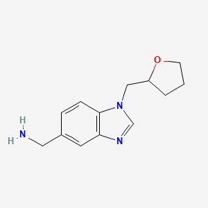 molecular formula C13H17N3O B1470226 (1-((四氢呋喃-2-基)甲基)-1H-苯并[d]咪唑-5-基)甲胺 CAS No. 1267870-46-1