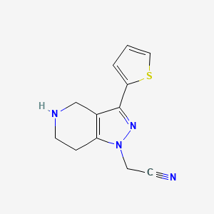 B1470308 2-(3-(thiophen-2-yl)-4,5,6,7-tetrahydro-1H-pyrazolo[4,3-c]pyridin-1-yl)acetonitrile CAS No. 1498992-90-7