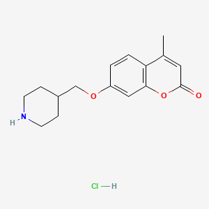 molecular formula C16H20ClNO3 B1470904 4-methyl-7-(piperidin-4-ylmethoxy)-2H-chromen-2-one hydrochloride CAS No. 1351643-18-9