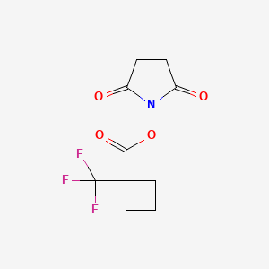 molecular formula C10H10F3NO4 B1470999 2,5-Dioxopyrrolidin-1-YL 1-(trifluoromethyl)cyclobutanecarboxylate CAS No. 1820739-93-2