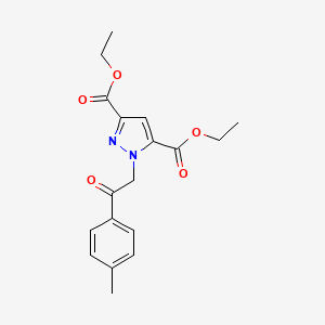 molecular formula C18H20N2O5 B1471588 diethyl 1-[2-(4-methylphenyl)-2-oxoethyl]-1H-pyrazole-3,5-dicarboxylate CAS No. 1638612-88-0