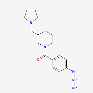 molecular formula C17H23N5O B1472202 1-(4-叠氮苯甲酰)-3-(吡咯烷-1-基甲基)哌啶 CAS No. 1383705-74-5