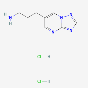 molecular formula C8H13Cl2N5 B1472772 3-{[1,2,4]Triazolo[1,5-a]pyrimidin-6-yl}propan-1-amine dihydrochloride CAS No. 1949836-66-1