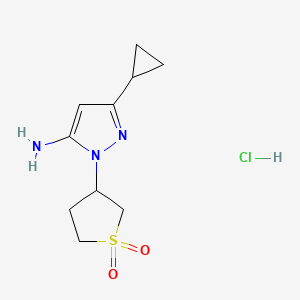 molecular formula C10H16ClN3O2S B1473302 3-(5-アミノ-3-シクロプロピル-1H-ピラゾール-1-イル)-1$l^{6}$-チオラン-1,1-ジオン塩酸塩 CAS No. 2098123-94-3