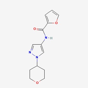 molecular formula C13H15N3O3 B1473323 N-(1-Tetrahydro-2H-pyran-4-yl-1H-pyrazol-4-yl)-2-furamide CAS No. 1797021-67-0