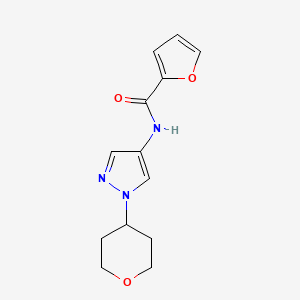 molecular formula C13H15N3O3 B1473323 N-(1-四氢-2H-吡喃-4-基-1H-吡唑-4-基)-2-呋喃酰胺 CAS No. 1797021-67-0