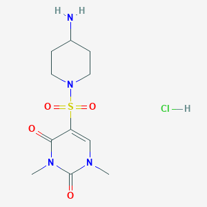 molecular formula C11H19ClN4O4S B1473419 盐酸5-[(4-氨基哌啶-1-基)磺酰基]-1,3-二甲基嘧啶-2,4(1H,3H)-二酮 CAS No. 2097978-77-1