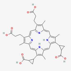 2,2'-[13,17-Bis(2-carboxyethyl)-3,8,12,18-tetramethylporphyrin-2,7-diyl]dicyclopropanecarboxylic acid