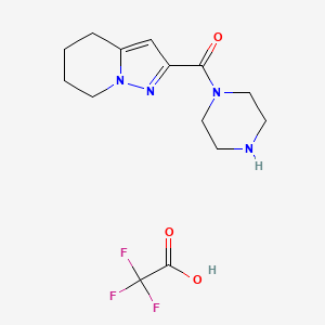 molecular formula C14H19F3N4O3 B1473933 哌嗪-1-基（4,5,6,7-四氢吡唑并[1,5-a]吡啶-2-基）甲烷酮 2,2,2-三氟乙酸盐 CAS No. 1949816-00-5