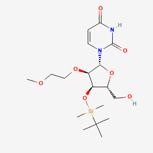 1-[(2R,3R,4R,5R)-4-[tert-butyl(dimethyl)silyl]oxy-5-(hydroxymethyl)-3-(2-methoxyethoxy)oxolan-2-yl]pyrimidine-2,4-dione