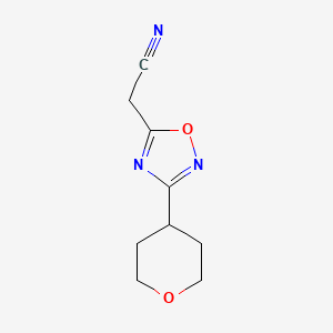 molecular formula C9H11N3O2 B1474794 2-(3-(四氢-2H-吡喃-4-基)-1,2,4-恶二唑-5-基)乙腈 CAS No. 1693941-26-2