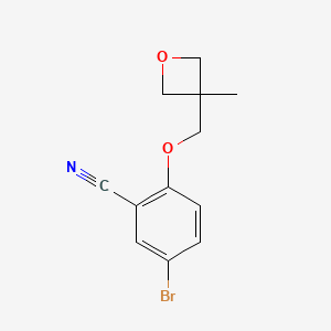molecular formula C12H12BrNO2 B1474974 5-Bromo-2-((3-methyloxetan-3-yl)methoxy)benzonitrile CAS No. 1835678-81-3