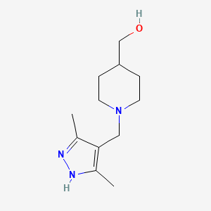 molecular formula C12H21N3O B1475448 (1-((3,5-dimethyl-1H-pyrazol-4-yl)methyl)piperidin-4-yl)methanol CAS No. 1597561-76-6