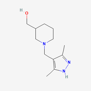 molecular formula C12H21N3O B1475563 (1-((3,5-ジメチル-1H-ピラゾール-4-イル)メチル)ピペリジン-3-イル)メタノール CAS No. 1598065-51-0