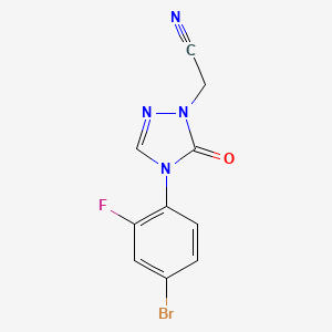 molecular formula C10H6BrFN4O B1475640 2-[4-(4-bromo-2-fluorophenyl)-5-oxo-4,5-dihydro-1H-1,2,4-triazol-1-yl]acetonitrile CAS No. 1632497-75-6