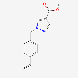 molecular formula C13H12N2O2 B1475828 1-(4-vinylbenzyl)-1H-pyrazole-4-carboxylic acid CAS No. 2098030-41-0