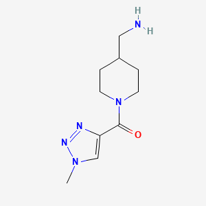 molecular formula C10H17N5O B1476022 (4-(aminomethyl)piperidin-1-yl)(1-methyl-1H-1,2,3-triazol-4-yl)methanone CAS No. 1882008-12-9
